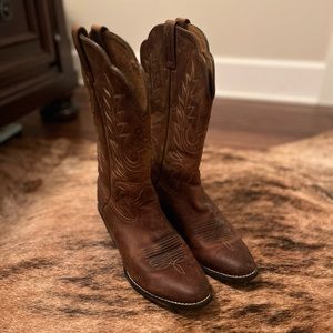 Ariat Heritage Cowgirl Boots - Womens Size 8C - wide width